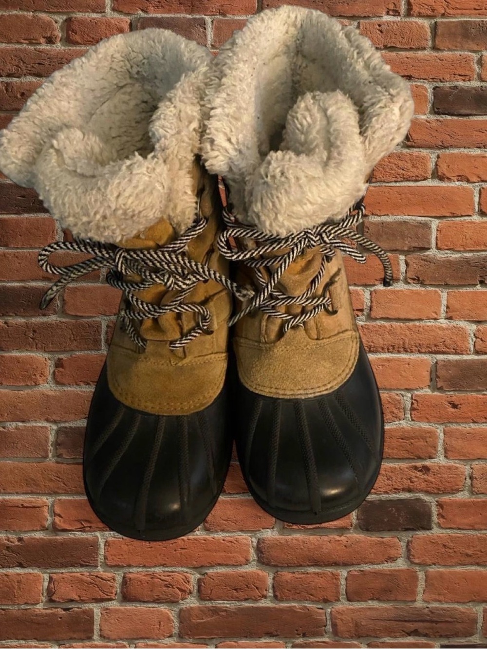 All weather winter fur lined youth size 6 boots